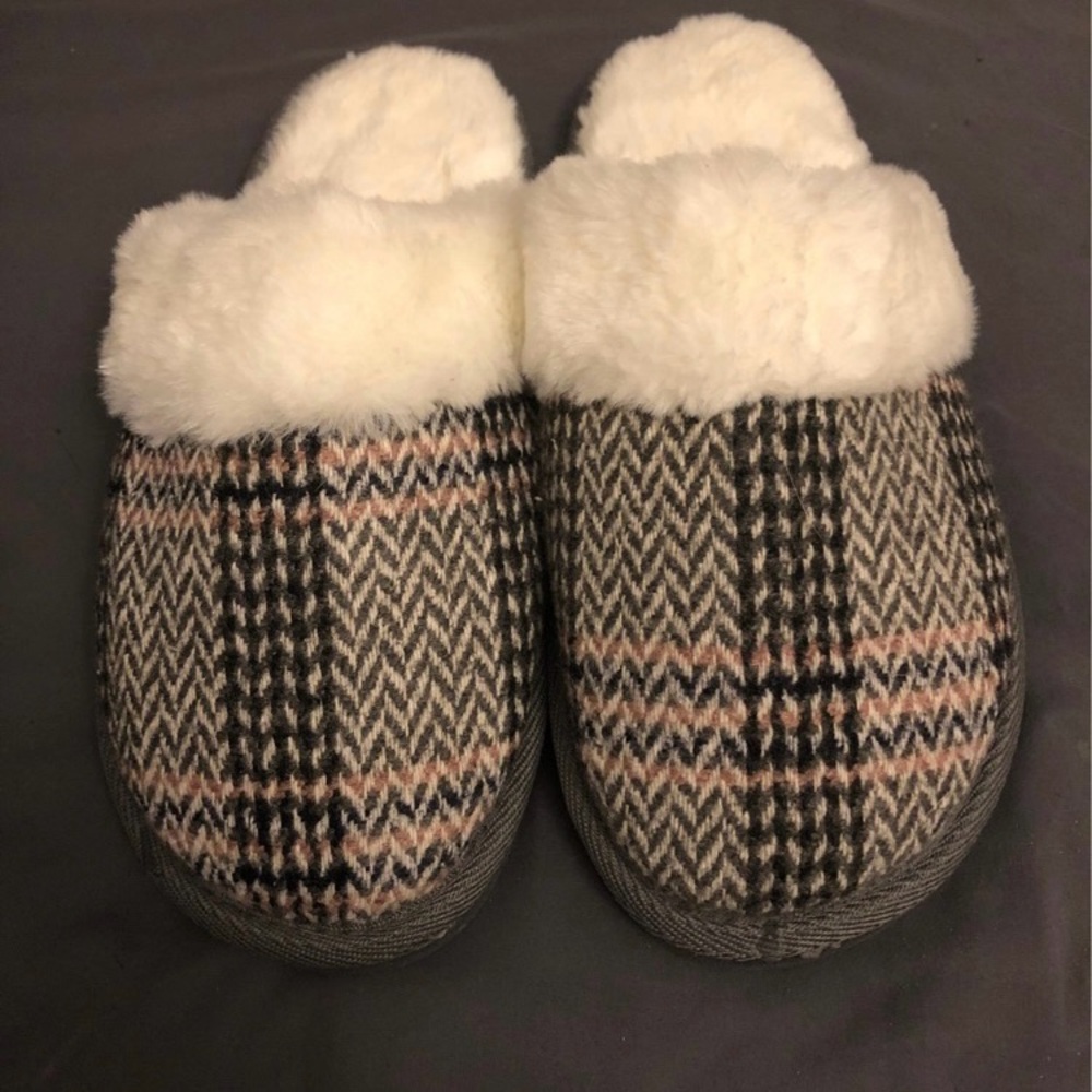 Pink and gray Gold Toe slippers